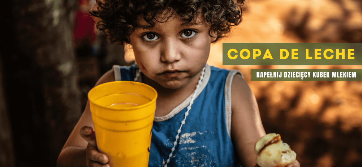 napełnij dziecięcy kubek mlekiem (1)